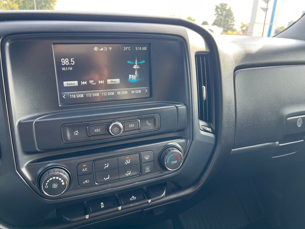 2018  Silverado 1500 Custom 4x4 V8 5.3L 6 passagers in St-Jean-Sur-Richelieu, Quebec - 12 - w1024h768px