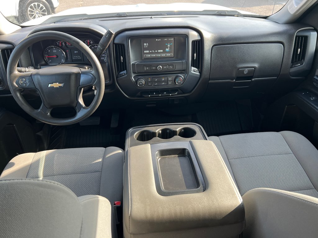 2018  Silverado 1500 Custom 4x4 V8 5.3L 6 passagers in St-Jean-Sur-Richelieu, Quebec - 3 - w1024h768px