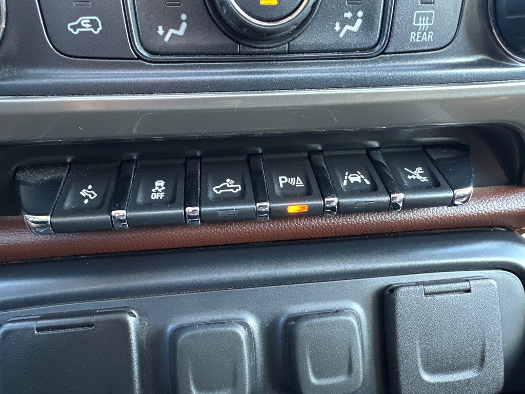 2018 Chevrolet Silverado 1500 High Country CUIR TOIT OUVRANT NAVIGATION in St-Jean-Sur-Richelieu, Quebec - 19 - w1024h768px