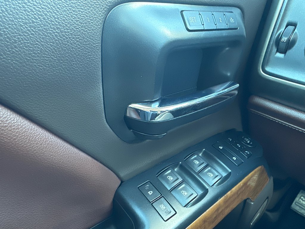 2018 Chevrolet Silverado 1500 High Country CUIR TOIT OUVRANT NAVIGATION in St-Jean-Sur-Richelieu, Quebec - 23 - w1024h768px