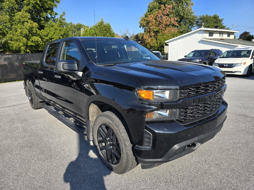 Silverado 1500 Custom 4x4 CREW 6 passagers 2020 à St-Jean-Sur-Richelieu, Québec - 1 - w1024h768px