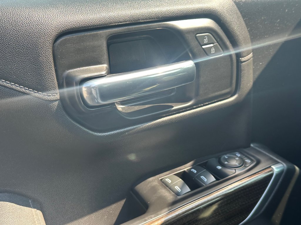 2020 Chevrolet Silverado 1500 RST Z71 4X4 V8 5.3 APPLE CARPLAY ANDROID AUTO in St-Jean-Sur-Richelieu, Quebec - 18 - w1024h768px