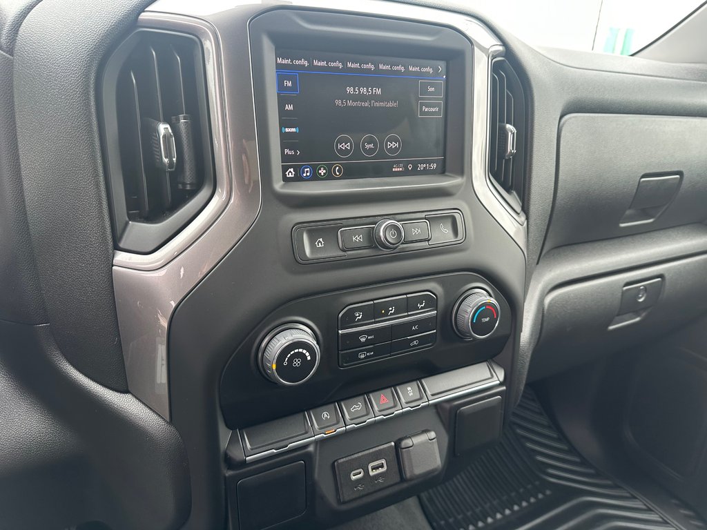 2022 Chevrolet Silverado 1500 4X4 CUSTOM CREW DEMARREUR CAMERA in St-Jean-Sur-Richelieu, Quebec - 16 - w1024h768px