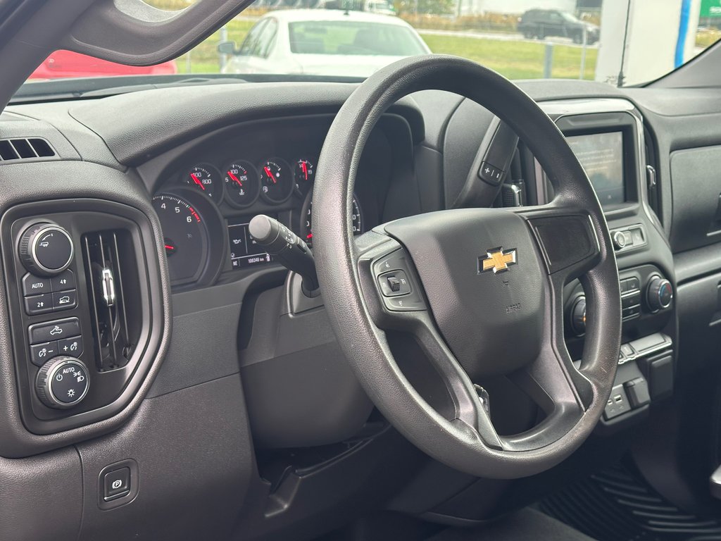 2022 Chevrolet Silverado 1500 4X4 CUSTOM CREW DEMARREUR CAMERA in St-Jean-Sur-Richelieu, Quebec - 14 - w1024h768px