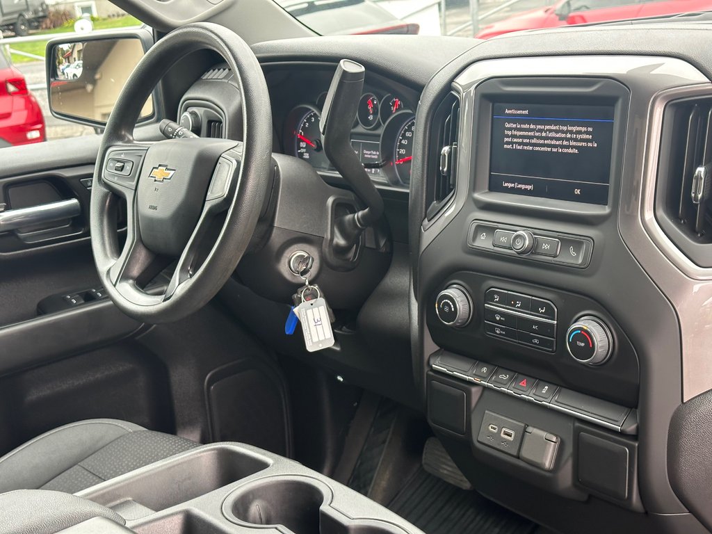 2022 Chevrolet Silverado 1500 4X4 CUSTOM CREW DEMARREUR CAMERA in St-Jean-Sur-Richelieu, Quebec - 3 - w1024h768px