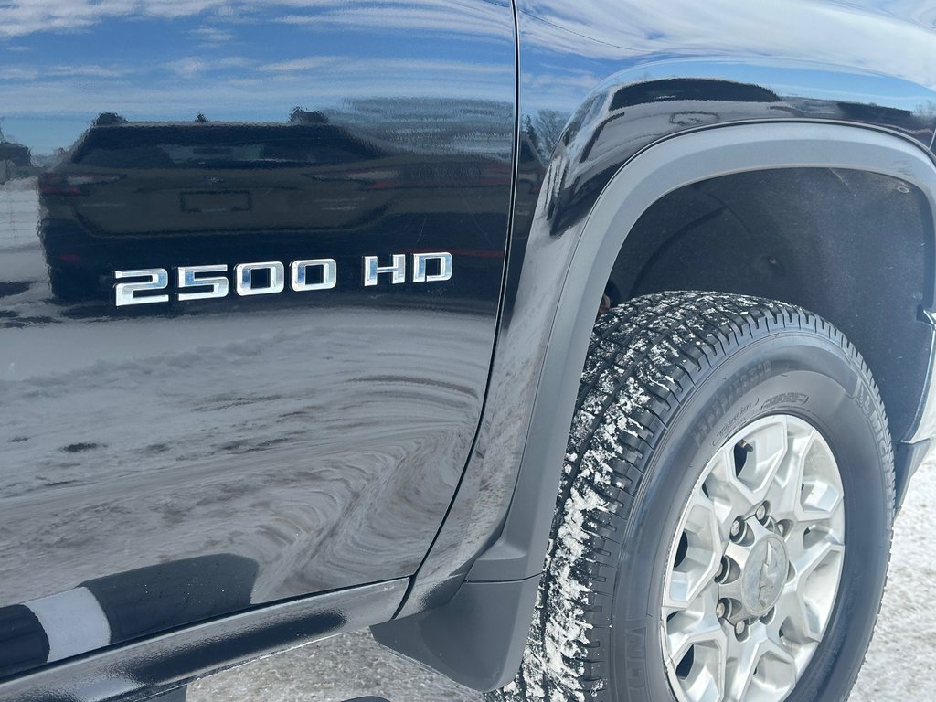 Chevrolet Silverado 2500HD LTZ Z71 4X4 DIESEL BOITE 8 PIEDS 2023 à St-Jean-Sur-Richelieu, Québec - 12 - w1024h768px