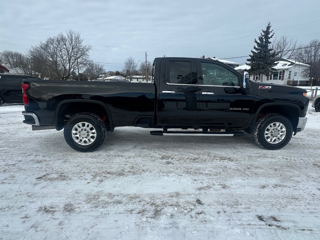 Chevrolet Silverado 2500HD LTZ Z71 4X4 DIESEL BOITE 8 PIEDS 2023 à St-Jean-Sur-Richelieu, Québec - 10 - w1024h768px