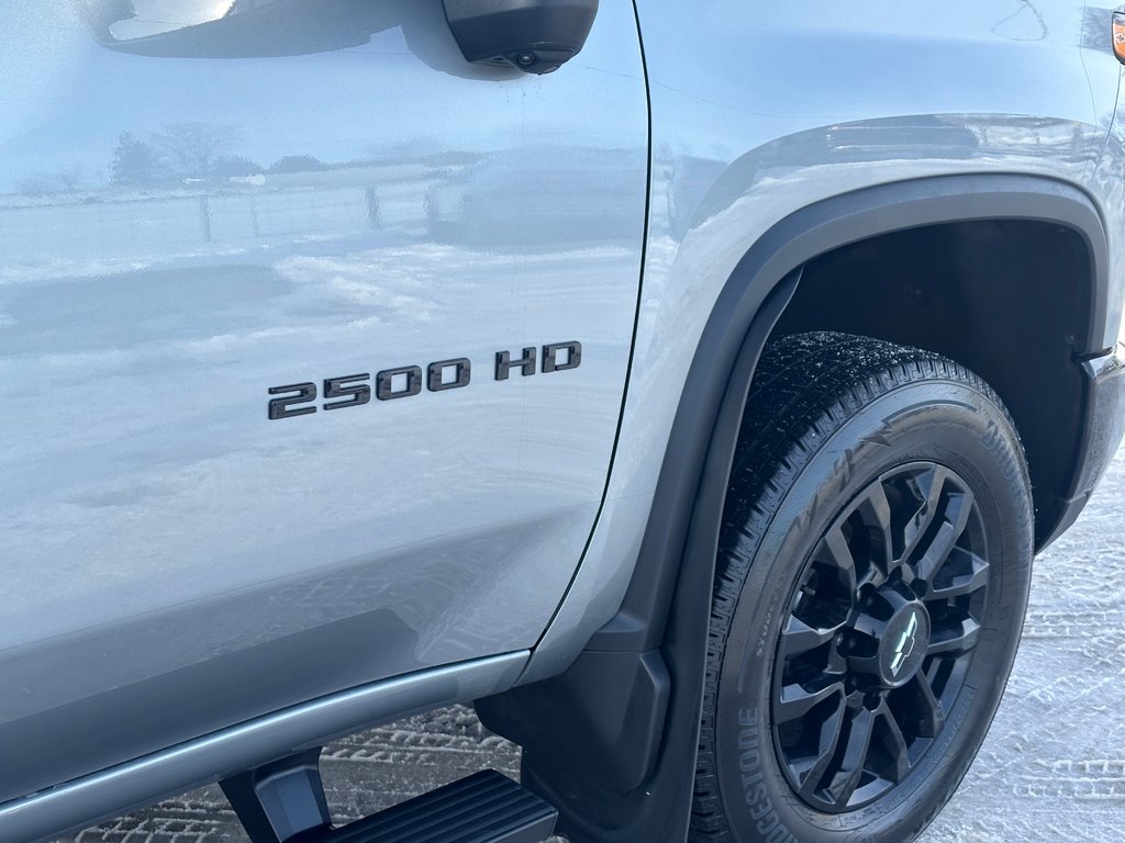 Chevrolet Silverado 2500HD LT TRAILBOSS Z71 4X4 CREW DIESEL V8 2025 à St-Jean-Sur-Richelieu, Québec - 12 - w1024h768px