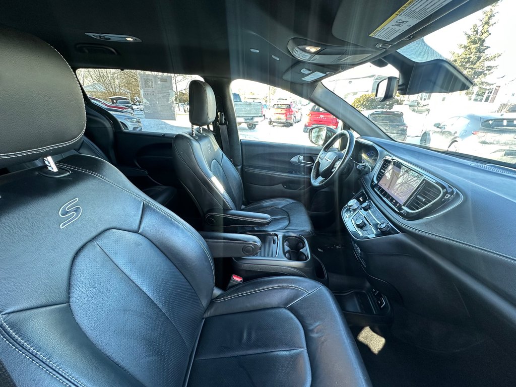 Chrysler Pacifica Hybrid Touring L Plus S package 2021 à St-Jean-Sur-Richelieu, Québec - 14 - w1024h768px