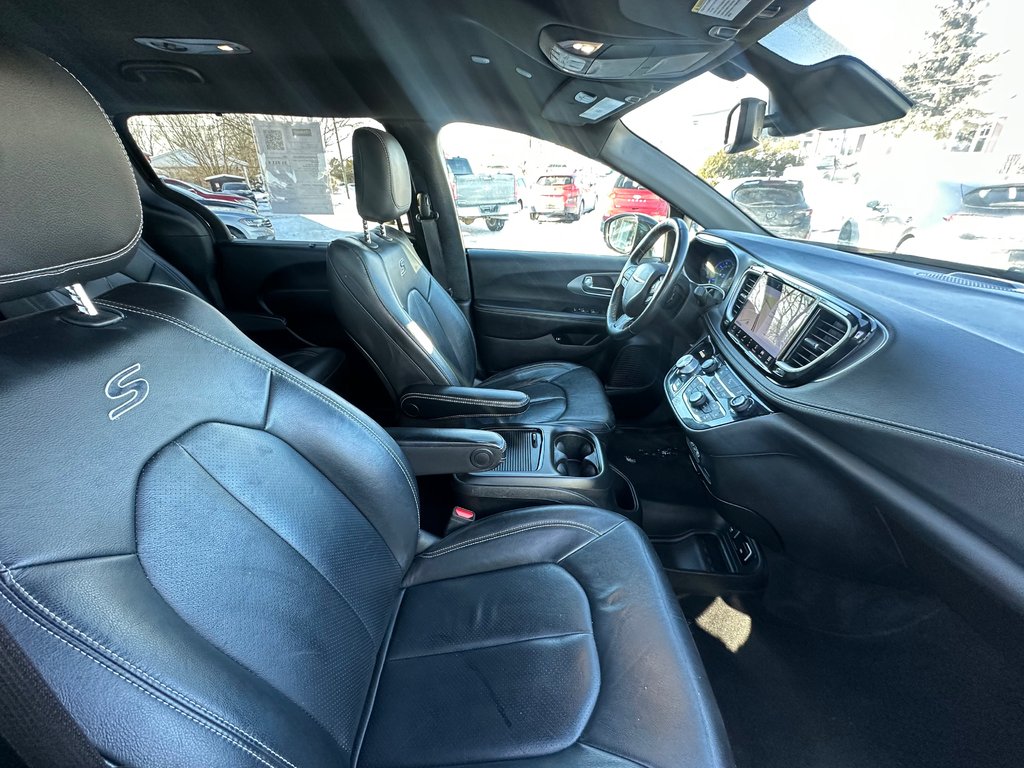 Chrysler Pacifica Hybrid Touring L Plus S package 2021 à St-Jean-Sur-Richelieu, Québec - 15 - w1024h768px