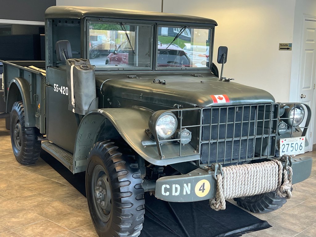 1955  M-37 VÉHICULE DE COLLECTION in St-Jean-Sur-Richelieu, Quebec - 1 - w1024h768px