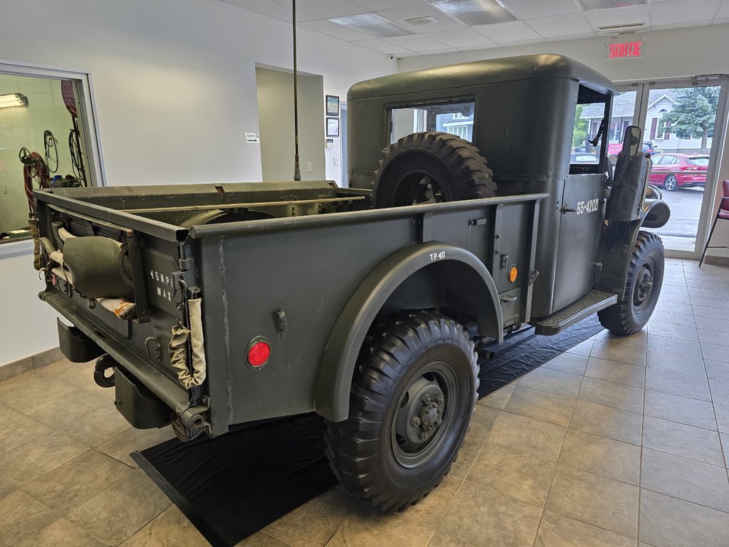 1955  M-37 VÉHICULE DE COLLECTION in St-Jean-Sur-Richelieu, Quebec - 4 - w1024h768px