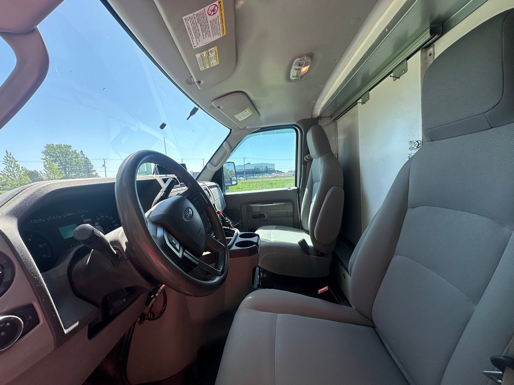 2022 Ford E-450 IDÉAL POUR DÉMÉNAGEMENT LIVRAISON CONSTRUCTION in St-Jean-Sur-Richelieu, Quebec - 4 - w1024h768px
