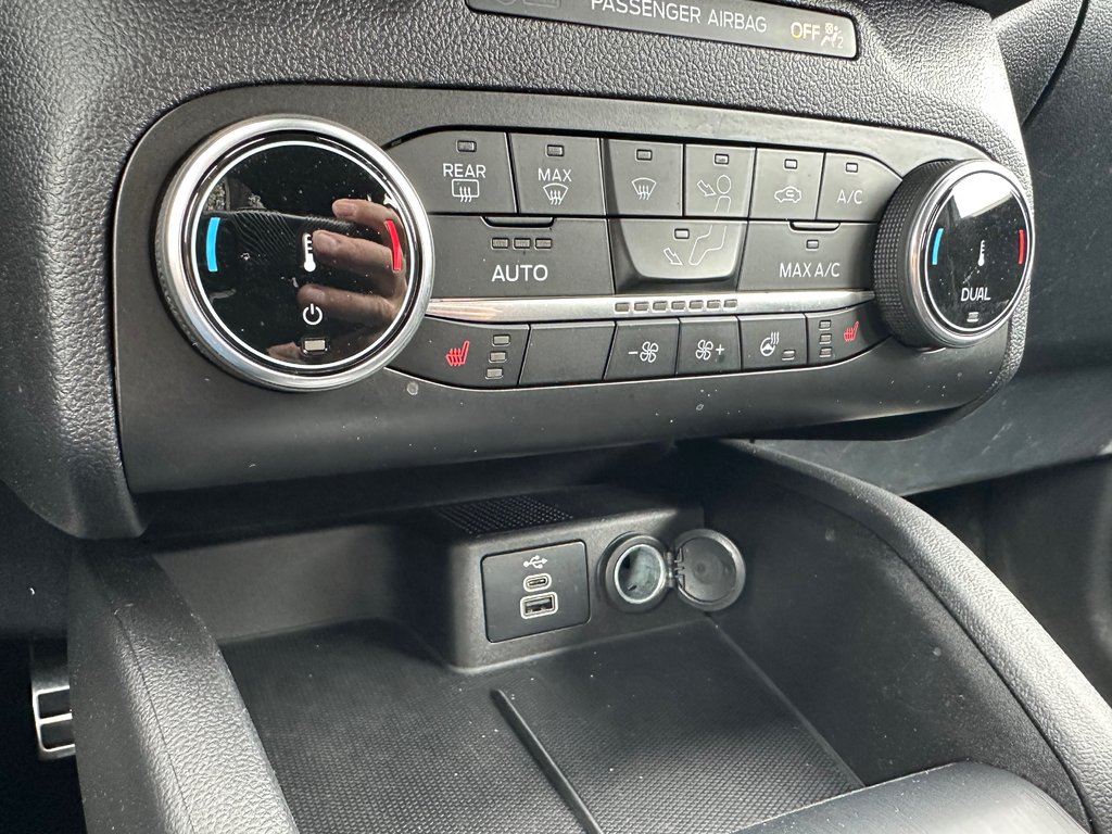 2024 Ford Escape ST-Line AWD CUIR in St-Jean-Sur-Richelieu, Quebec - 19 - w1024h768px