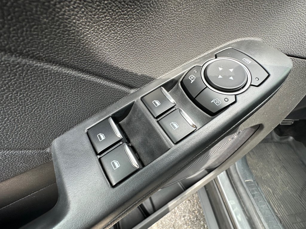 2024 Ford Escape ST-Line AWD CUIR in St-Jean-Sur-Richelieu, Quebec - 16 - w1024h768px