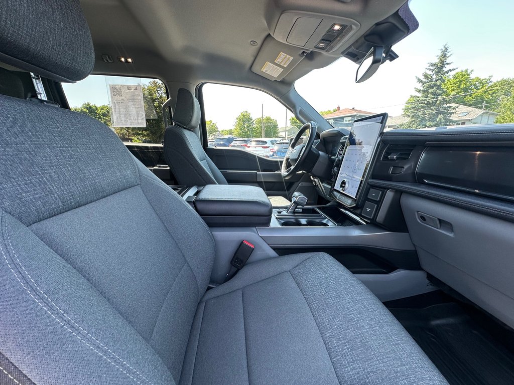 Ford F-150 Lightning Flash GROSSE BATTERIE AWD 2024 à St-Jean-Sur-Richelieu, Québec - 13 - w1024h768px
