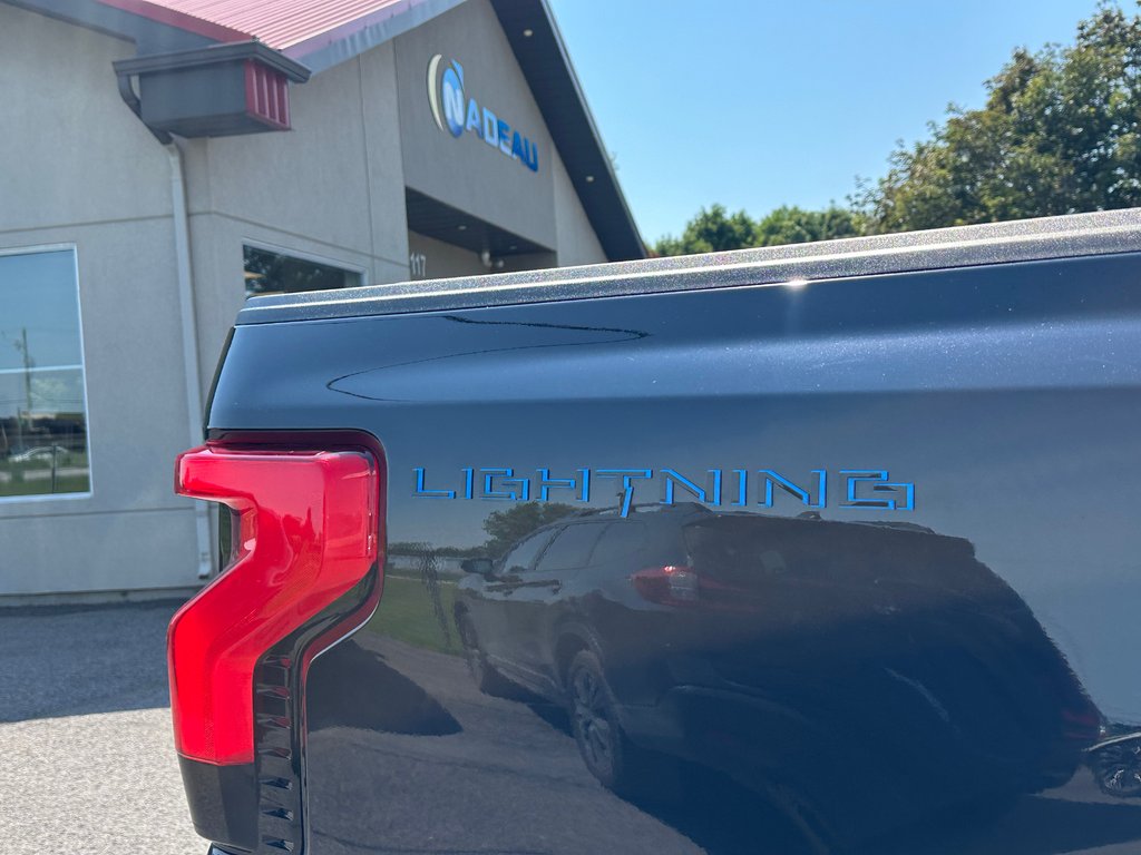Ford F-150 Lightning Flash GROSSE BATTERIE AWD 2024 à St-Jean-Sur-Richelieu, Québec - 11 - w1024h768px