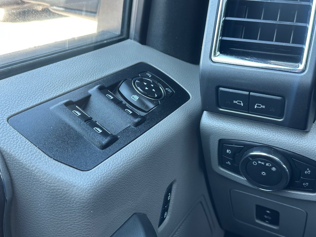 Ford F-150 XLT 4X4 BOITE 8 PIEDS 2016 à St-Jean-Sur-Richelieu, Québec - 19 - w1024h768px