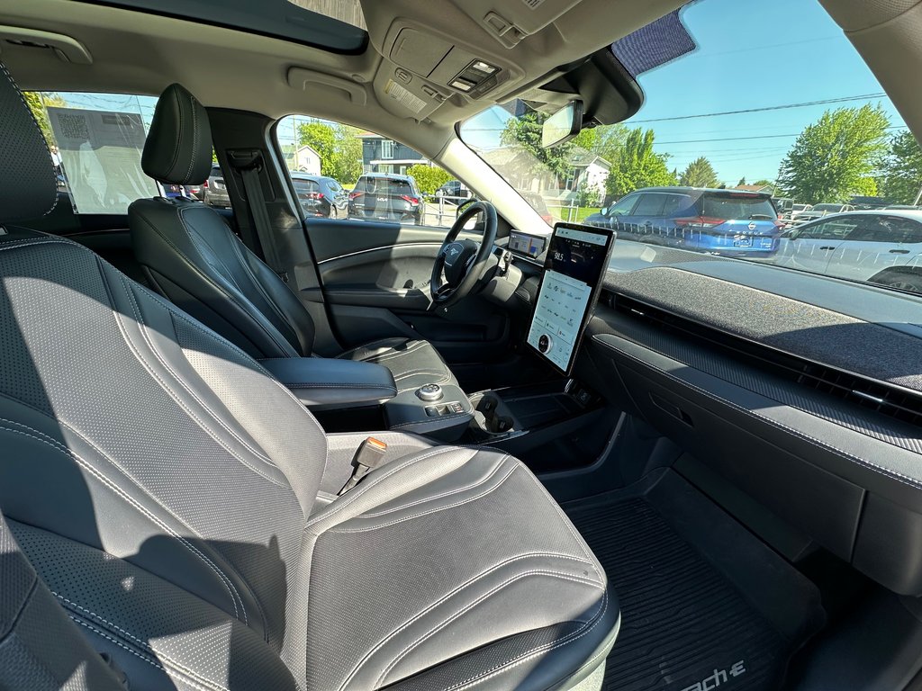 2021 Ford Mustang Mach-E Premium AWD CUIR TOIT PANORAMIQUE in St-Jean-Sur-Richelieu, Quebec - 11 - w1024h768px