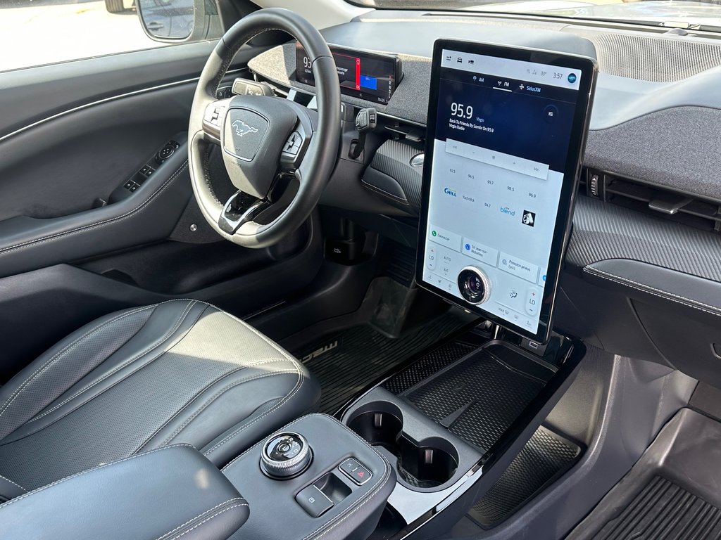 2023 Ford Mustang Mach-E Premium AWD GROSSE BATTERIE in St-Jean-Sur-Richelieu, Quebec - 3 - w1024h768px