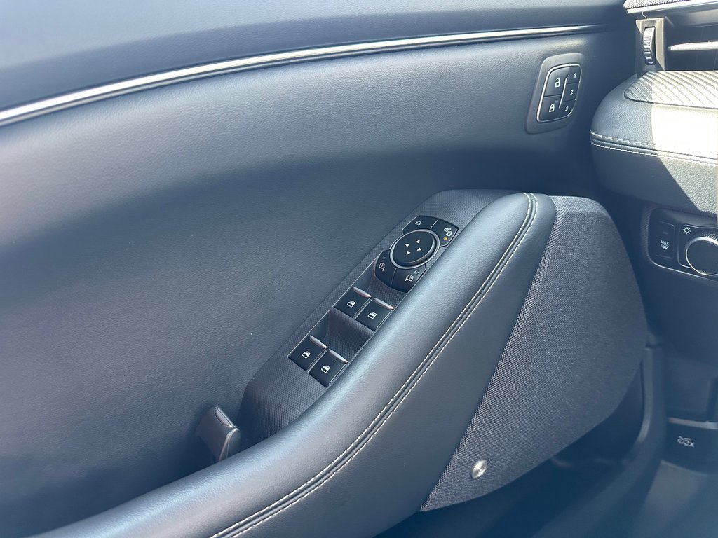 2023 Ford Mustang Mach-E Premium AWD GROSSE BATTERIE in St-Jean-Sur-Richelieu, Quebec - 18 - w1024h768px