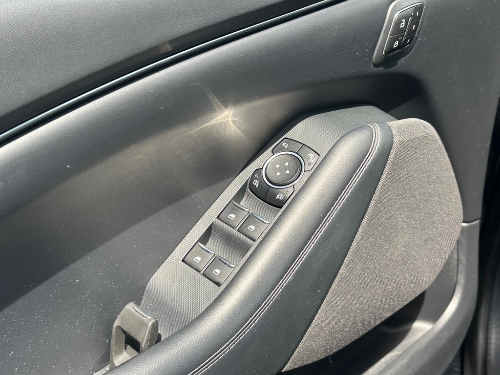 2023 Ford Mustang Mach-E Select AWD CUIR NAVIGATION in St-Jean-Sur-Richelieu, Quebec - 17 - w1024h768px