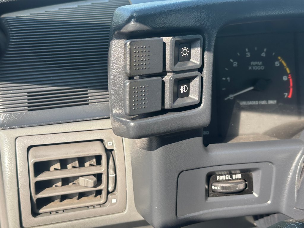 1988 Ford Mustang GT 5.0 Voiture de collection A VOIR !!! in St-Jean-Sur-Richelieu, Quebec - 18 - w1024h768px