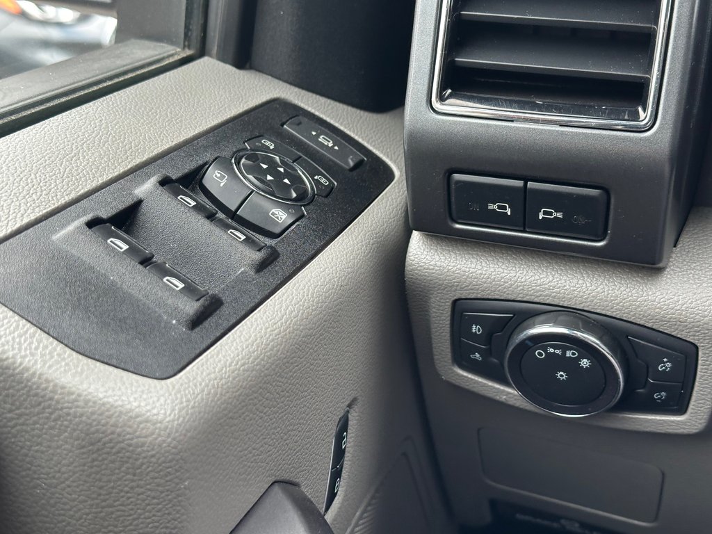 2021 Ford Super Duty F-250 SRW F250 XLT CREW 6.7L DIESEL BOITE 8 PIEDS in St-Jean-Sur-Richelieu, Quebec - 20 - w1024h768px