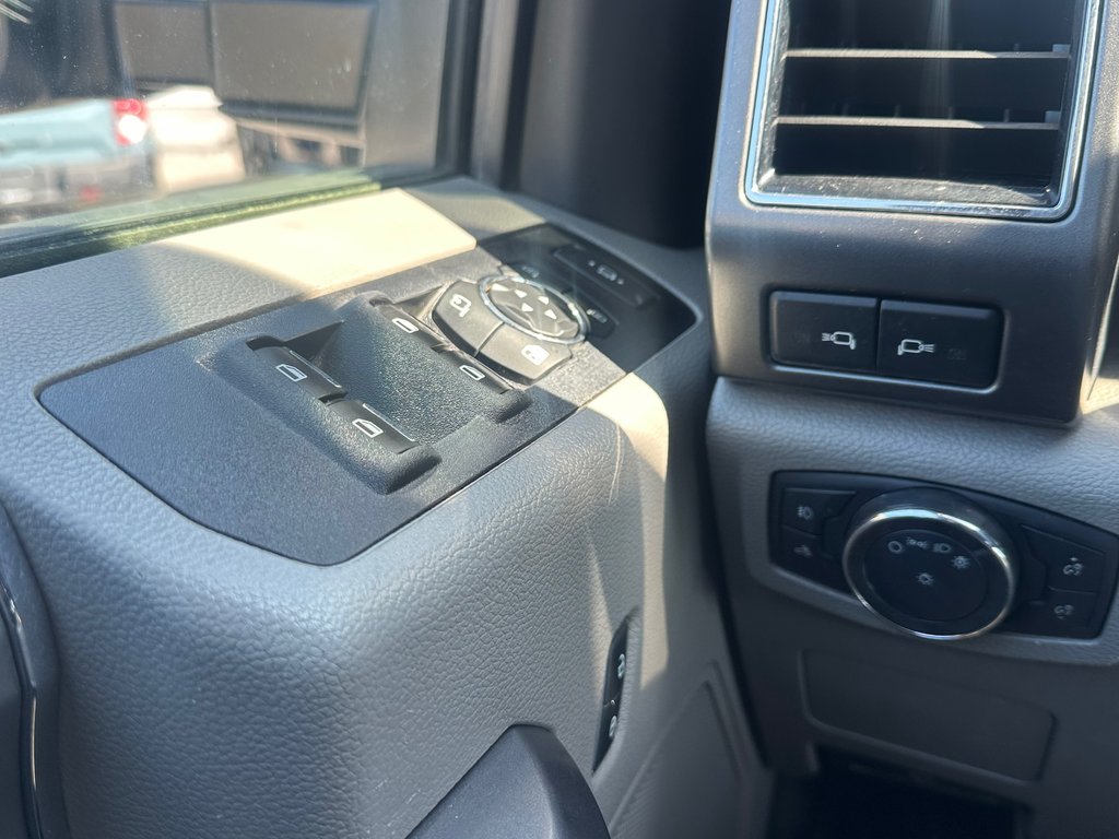 2022 Ford Super Duty F-250 SRW XLT 4X4 FX4 DIESEL SEULEMENT 062502 KM in St-Jean-Sur-Richelieu, Quebec - 17 - w1024h768px
