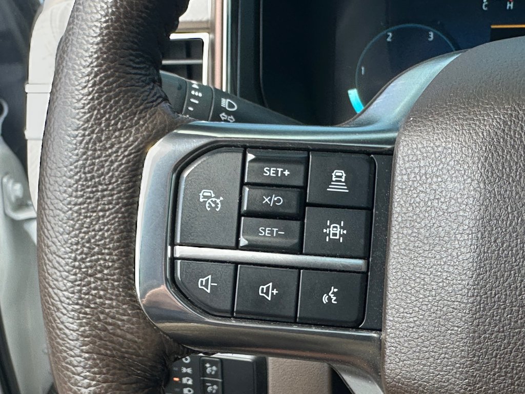 2023 Ford Super Duty F-250 SRW F250 KING RANCH 4X4 CREW 6.7L DIESEL TOIT PANO in St-Jean-Sur-Richelieu, Quebec - 25 - w1024h768px