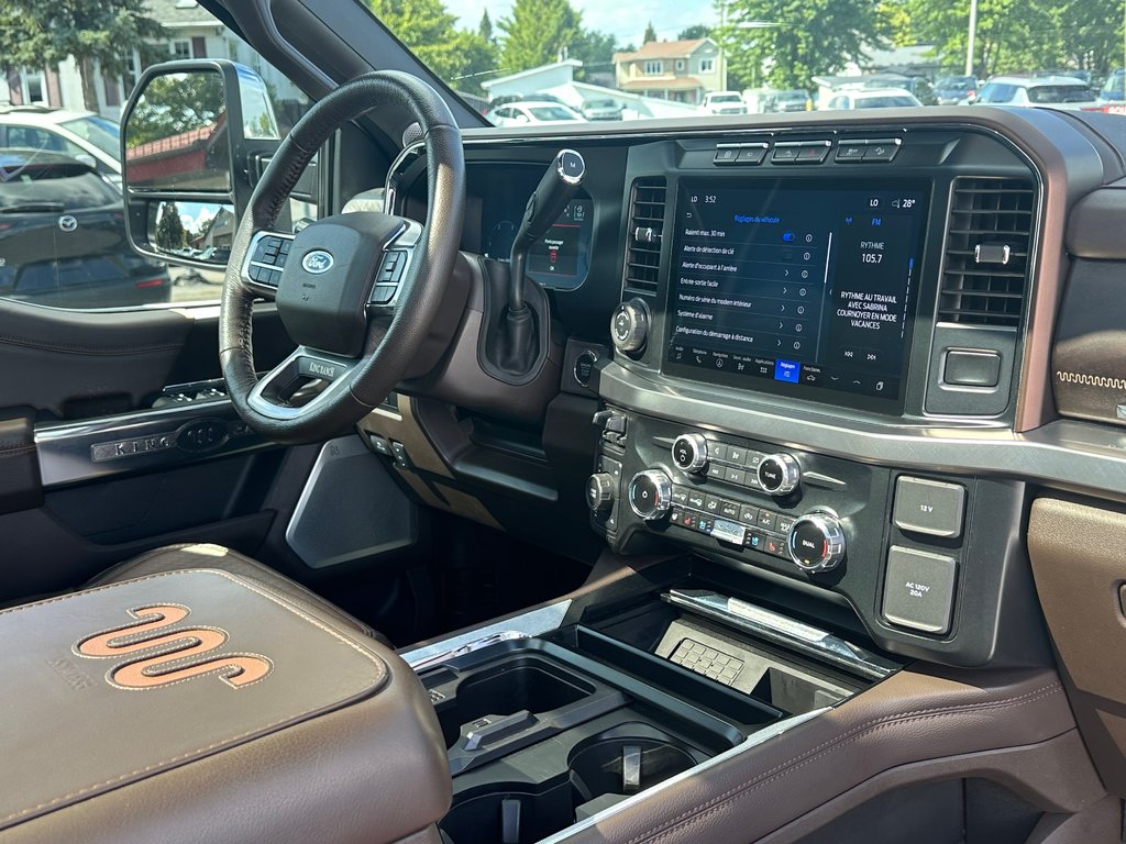 2023 Ford Super Duty F-250 SRW F250 KING RANCH 4X4 CREW 6.7L DIESEL TOIT PANO in St-Jean-Sur-Richelieu, Quebec - 2 - w1024h768px