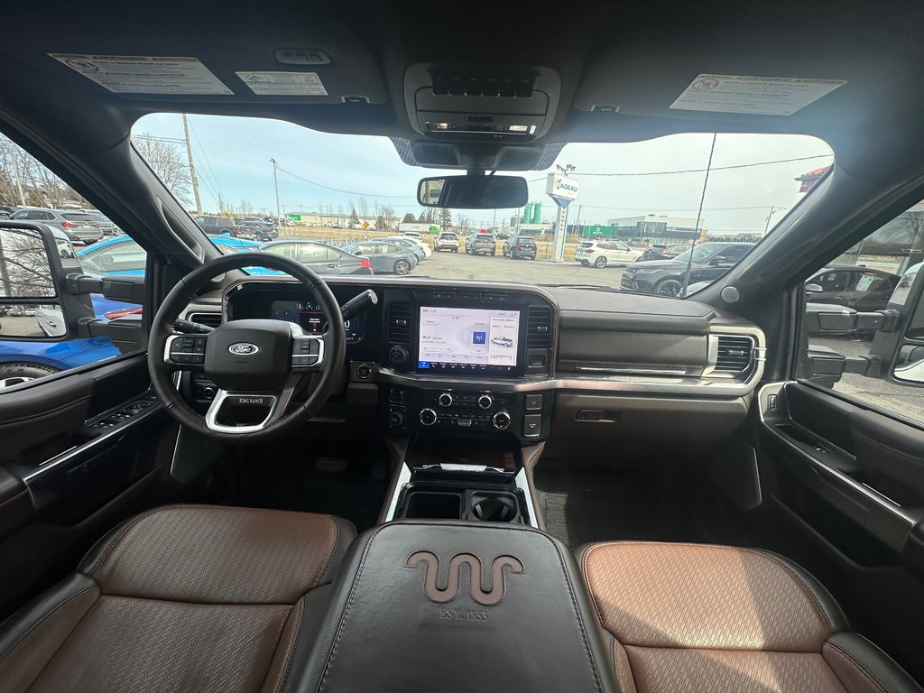 2023 Ford Super Duty F-250 SRW F250 KING RANCH 4X4 CREW 6.7L DIESEL TOIT PANO in St-Jean-Sur-Richelieu, Quebec - 17 - w1024h768px