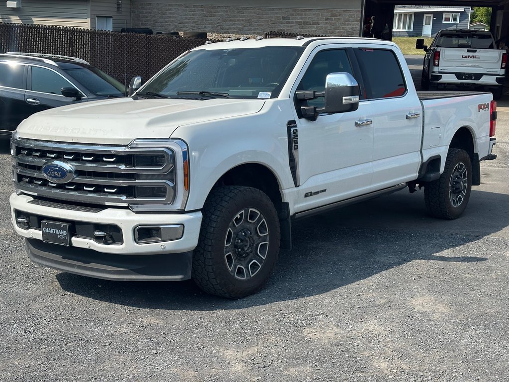 Ford Super Duty F-250 SRW PLATINUM DIESEL 6.7 NAVIGATION TOIT PANORAMIQUE 2023 à St-Jean-Sur-Richelieu, Québec - 4 - w1024h768px