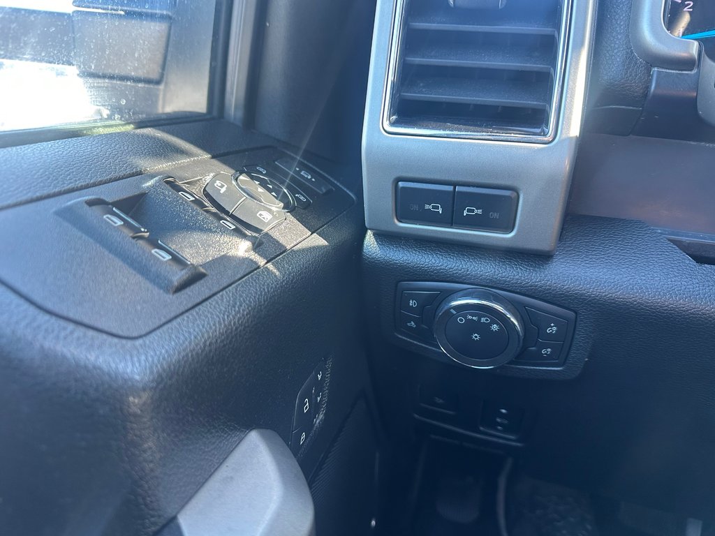 Ford Super Duty F-350 DRW LARIAT 4X4 CREW DIESEL DOUBLE ROUE 2021 à St-Jean-Sur-Richelieu, Québec - 20 - w1024h768px