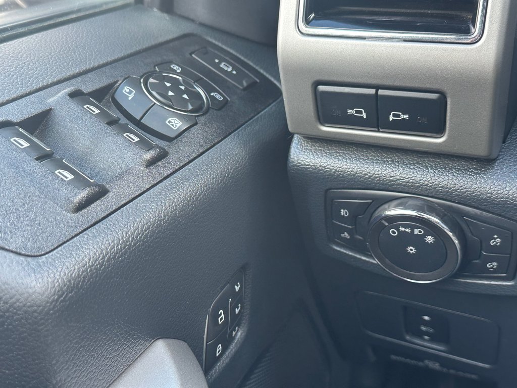 Ford Super Duty F-350 SRW F350 LARIAT CUIR NAVIGATION 4X4 POWERSTROKE 2022 à St-Jean-Sur-Richelieu, Québec - 25 - w1024h768px