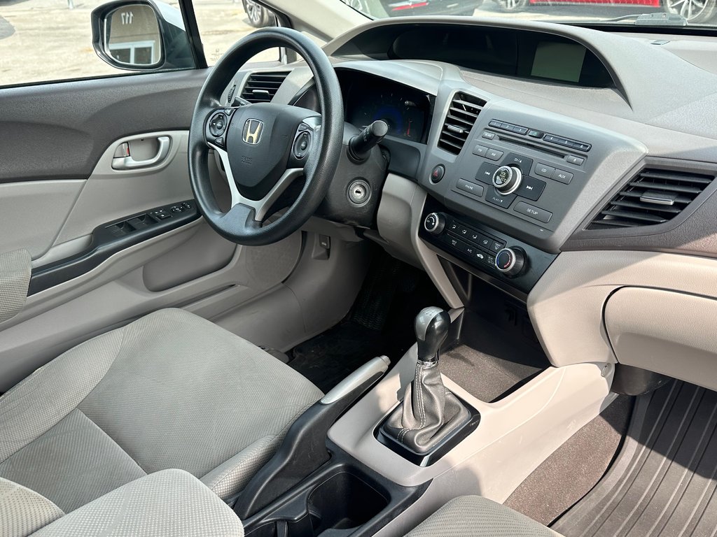 2012 Honda Civic Sdn LX SEULEMENT 084158 KM in St-Jean-Sur-Richelieu, Quebec - 3 - w1024h768px