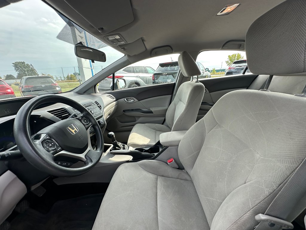 2012 Honda Civic Sdn LX SEULEMENT 084158 KM in St-Jean-Sur-Richelieu, Quebec - 13 - w1024h768px