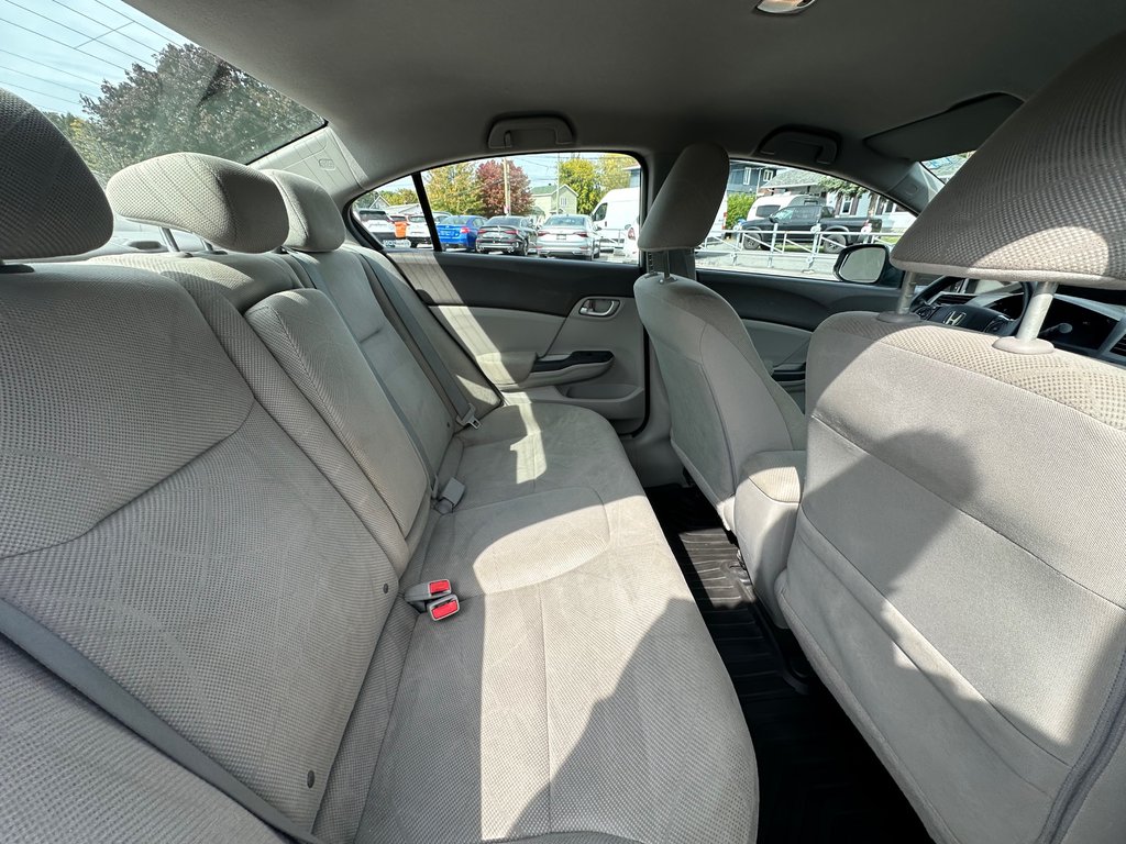 2012 Honda Civic Sdn LX SEULEMENT 084158 KM in St-Jean-Sur-Richelieu, Quebec - 14 - w1024h768px