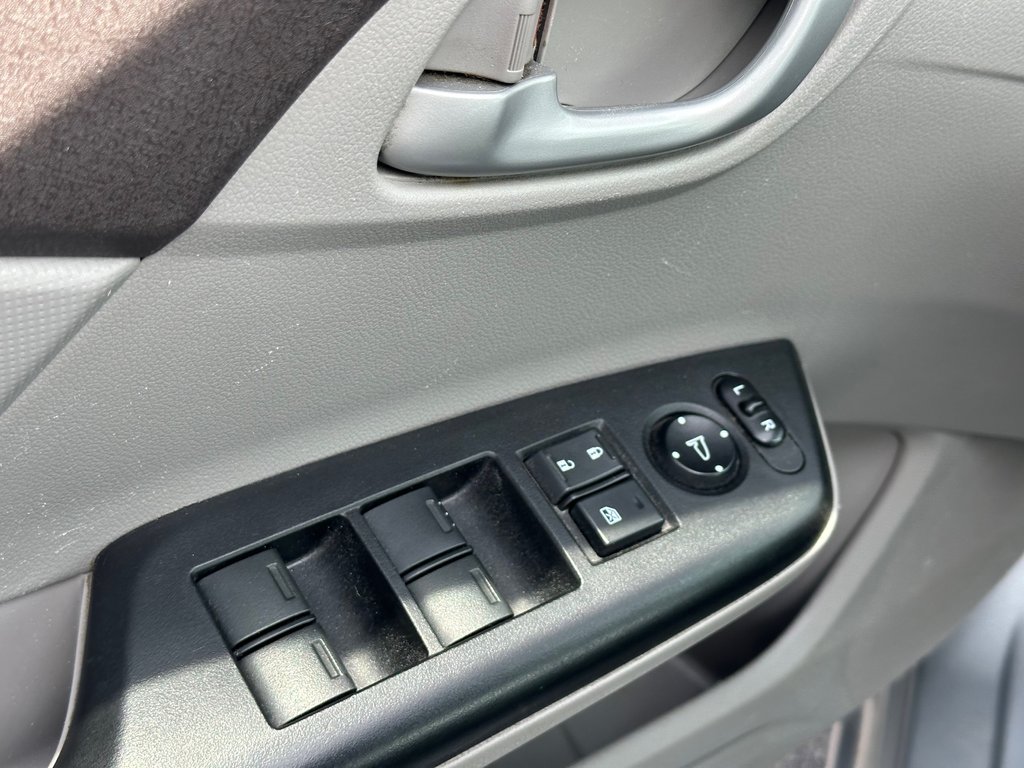 2012 Honda Civic Sdn LX SEULEMENT 084158 KM in St-Jean-Sur-Richelieu, Quebec - 16 - w1024h768px