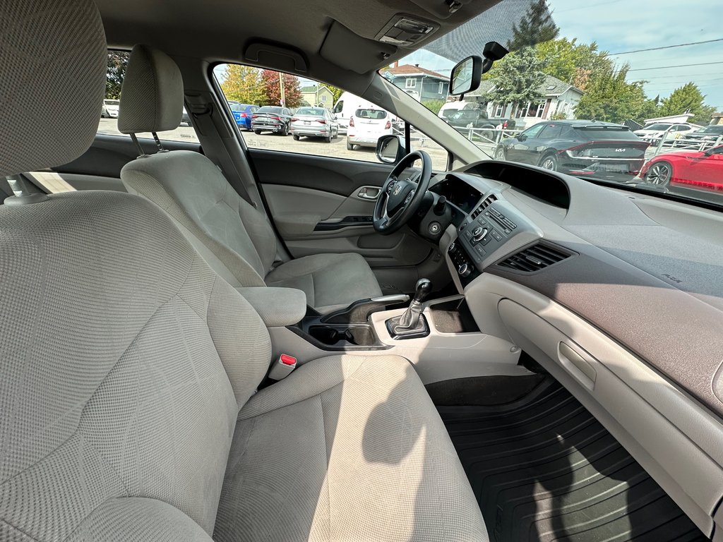 2012 Honda Civic Sdn LX SEULEMENT 084158 KM in St-Jean-Sur-Richelieu, Quebec - 10 - w1024h768px