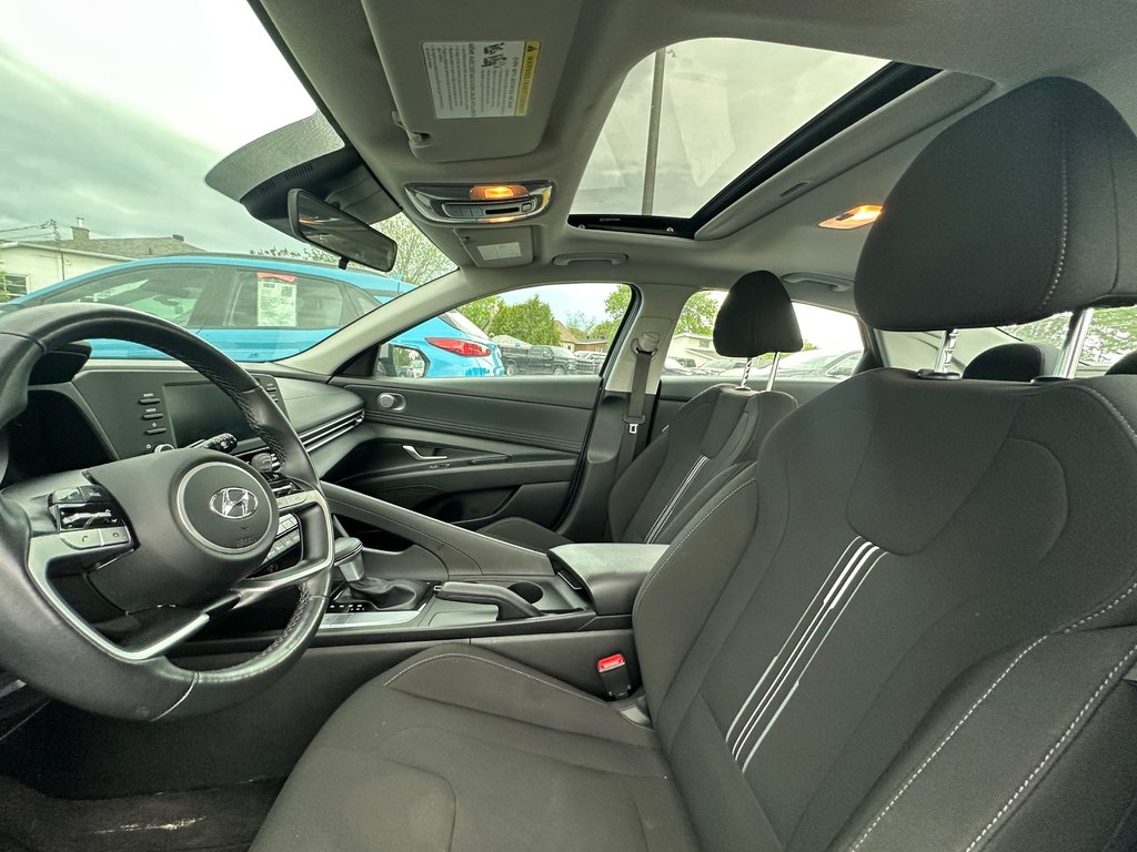 Hyundai Elantra Preferred TOIT OUVRANT SIEGES VOLANT CHAUFFANTS 2021 à St-Jean-Sur-Richelieu, Québec - 9 - w1024h768px