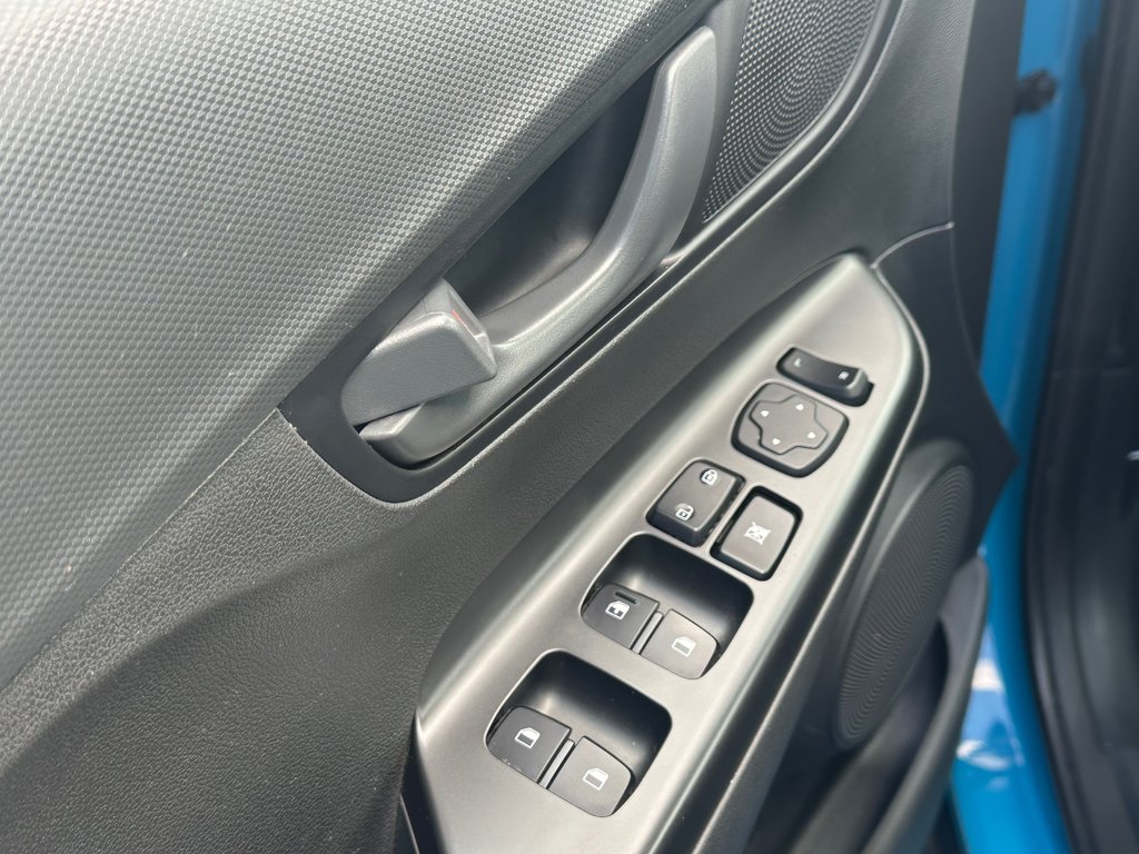 Hyundai Kona AWD SIEGES CHAUFFANTS CAMERA  ANDROID AUTO 2023 à St-Jean-Sur-Richelieu, Québec - 17 - w1024h768px