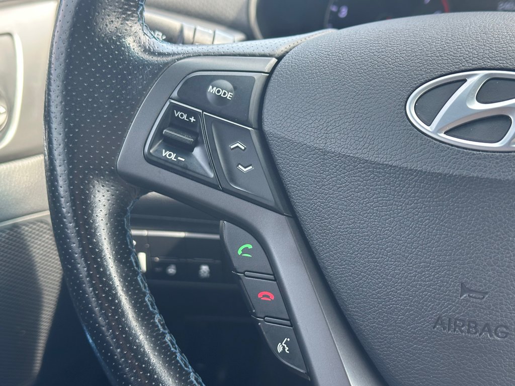 2016 Hyundai Veloster Rally Edition CUIR SEULEMENT 064692 KM in St-Jean-Sur-Richelieu, Quebec - 23 - w1024h768px