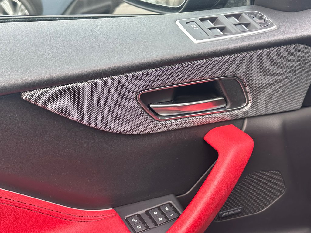 2017 Jaguar F-PACE AWD CUIR NAVIGATION TOIT PANORAMIQUE in St-Jean-Sur-Richelieu, Quebec - 19 - w1024h768px