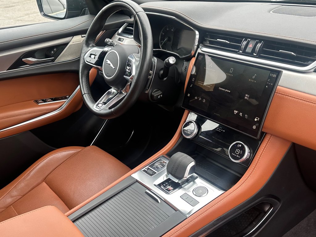 Jaguar F-PACE P400 R-Dynamic S AWD CUIR TOIT PANORAMIQUE 2023 à St-Jean-Sur-Richelieu, Québec - 3 - w1024h768px