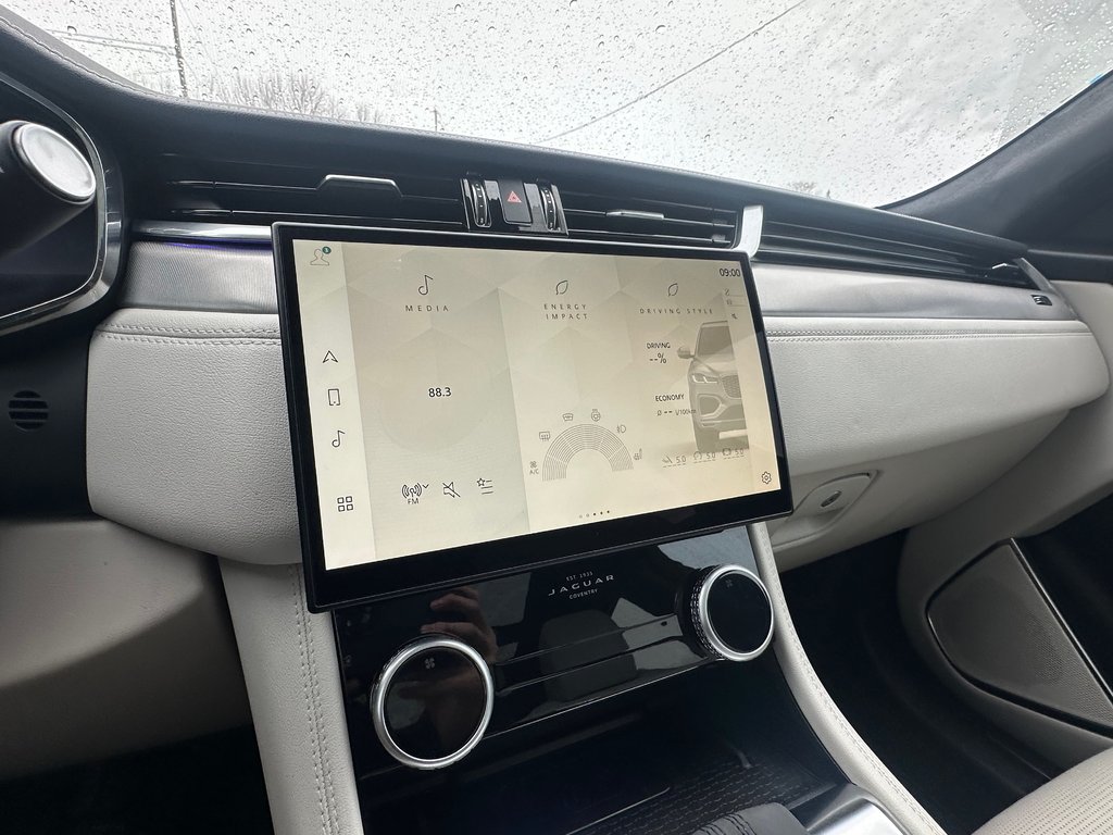 Jaguar F-PACE R-Dynamic S CUIR NAVIGATION TOIT PANORAMIQUE 2024 à St-Jean-Sur-Richelieu, Québec - 18 - w1024h768px
