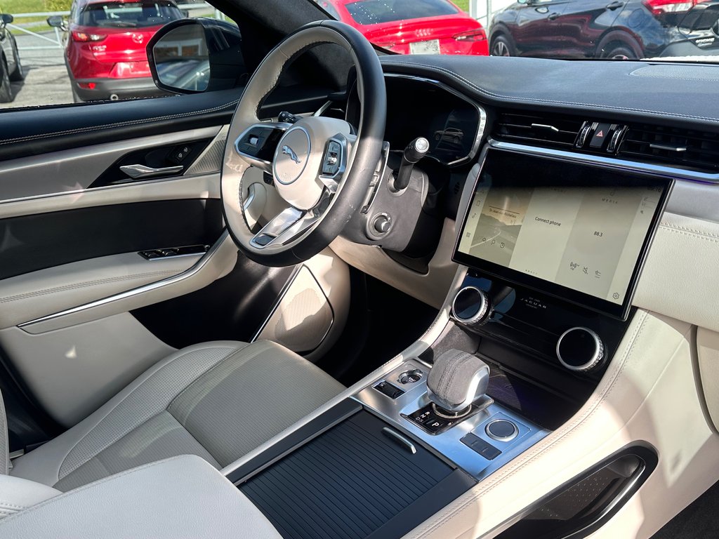Jaguar F-PACE R-Dynamic S CUIR NAVIGATION TOIT PANORAMIQUE 2024 à St-Jean-Sur-Richelieu, Québec - 12 - w1024h768px