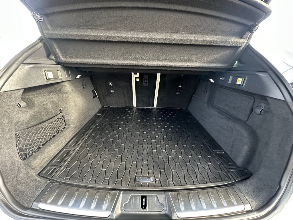 Jaguar F-PACE R-Dynamic S CUIR NAVIGATION TOIT PANORAMIQUE 2024 à St-Jean-Sur-Richelieu, Québec - 15 - w1024h768px