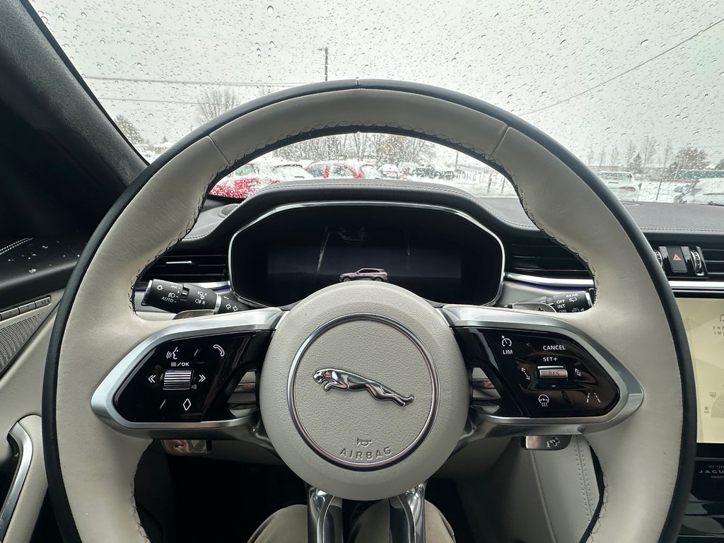 Jaguar F-PACE R-Dynamic S CUIR NAVIGATION TOIT PANORAMIQUE 2024 à St-Jean-Sur-Richelieu, Québec - 16 - w1024h768px