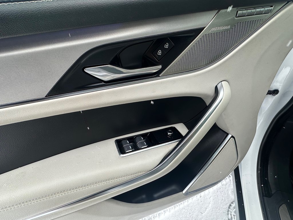 Jaguar F-PACE R-Dynamic S CUIR NAVIGATION TOIT PANORAMIQUE 2024 à St-Jean-Sur-Richelieu, Québec - 23 - w1024h768px